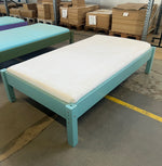 Azur mint briks med hvid madras klar til levering