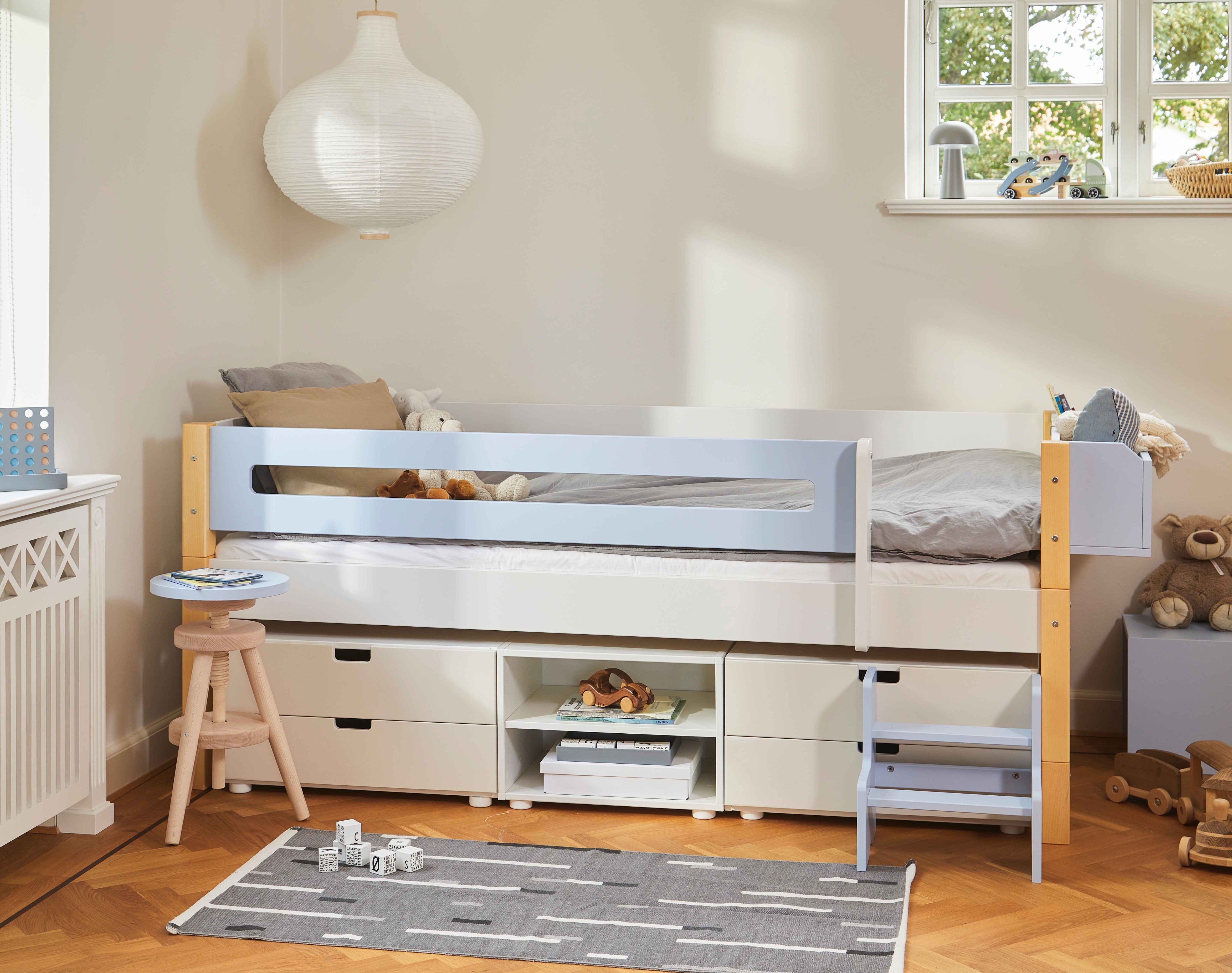 Ariel børneseng med god plads til opbevaring