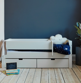 Huxie white children’s bed – with the option of a coloured safety rail